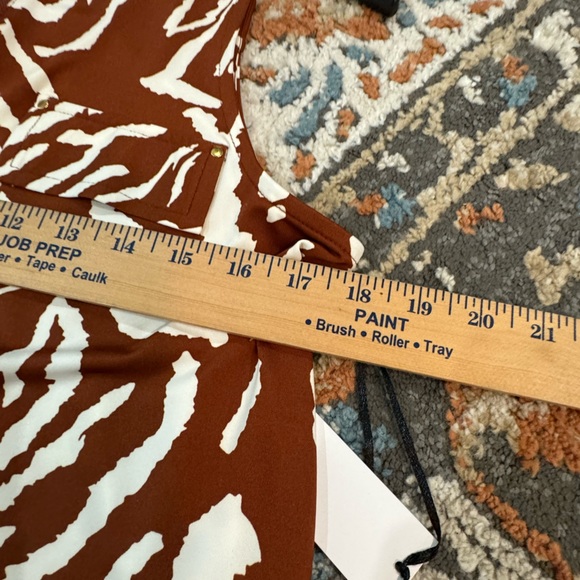 NWT Fyve Brown Zebra Abstract Women’s Sleeveless Size‎ Medium Gold Zipper Front - Picture 6 of 6